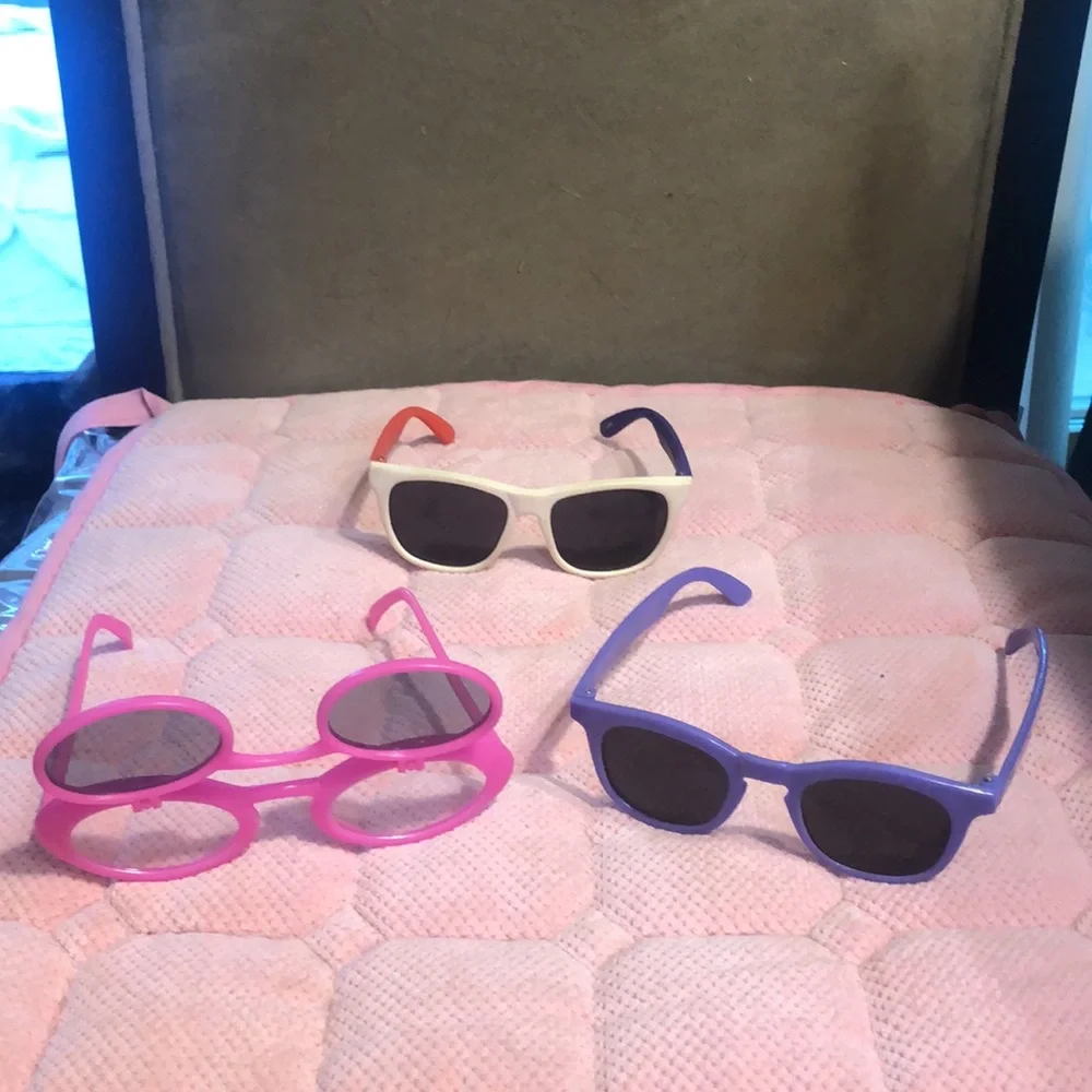 (3) Vintage pair of Kids Sunglasses 😎